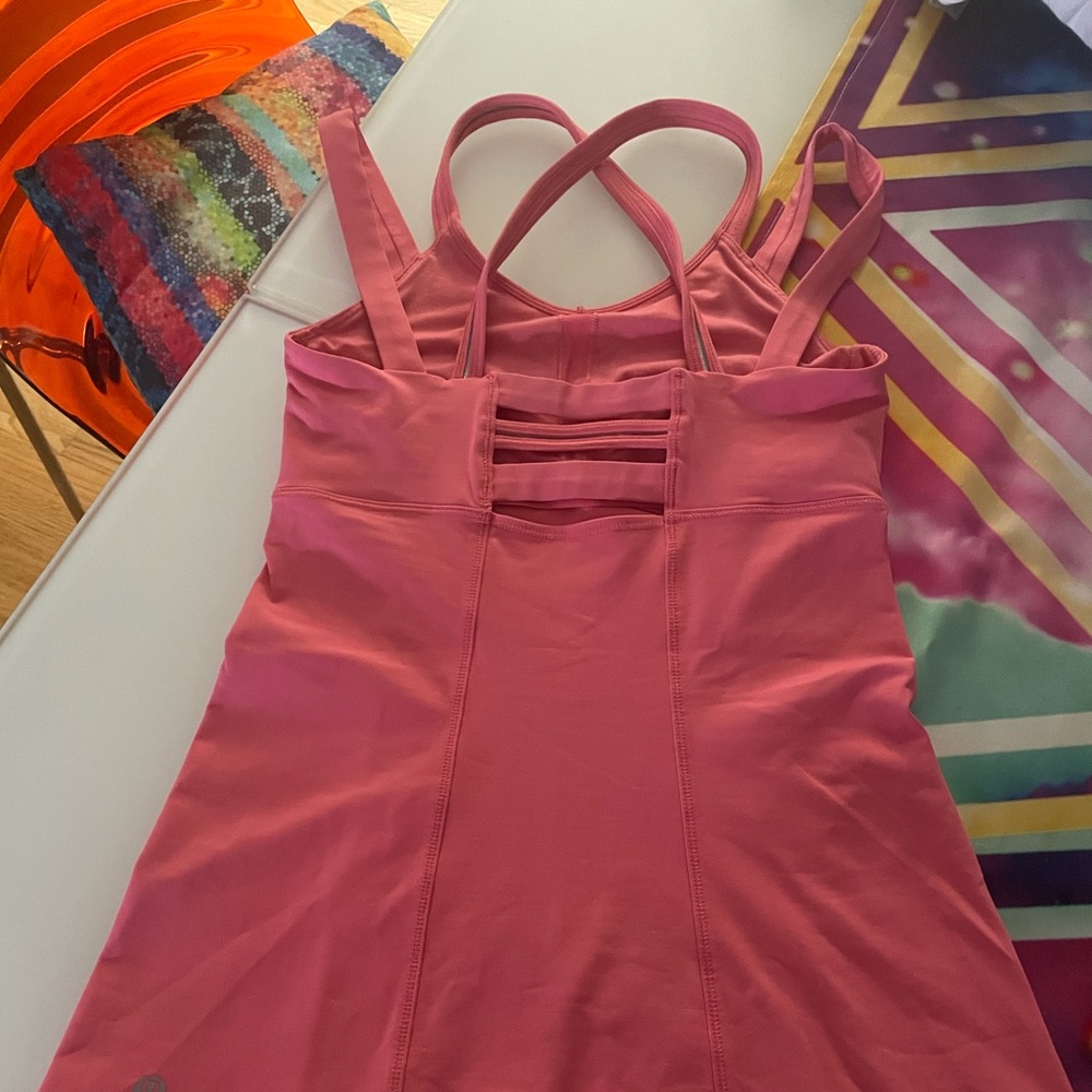 Lululemon workout top with built in bra